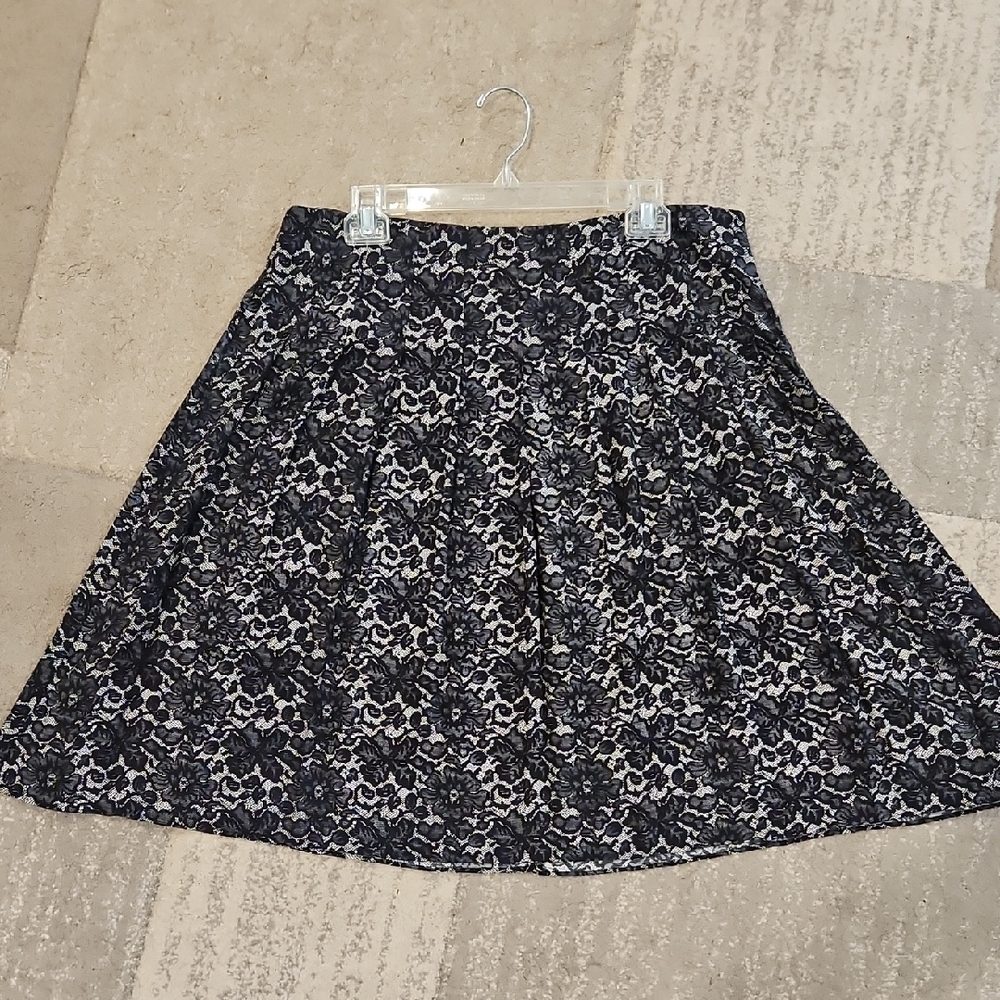 Ellen Tracy Black and White A-Line Skirt Knee-Length Pleated